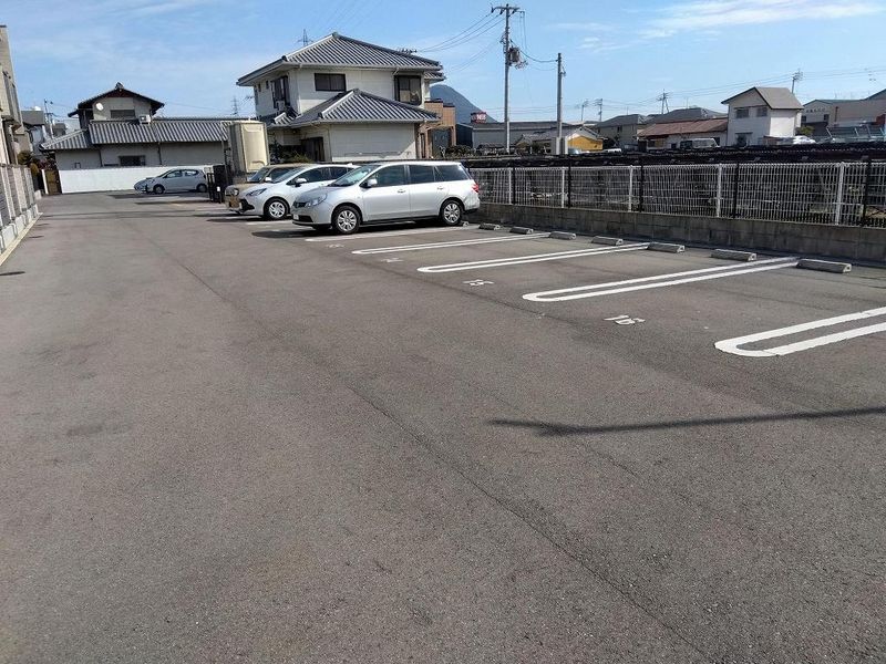 ミランダリゼやまのきた 駐車場