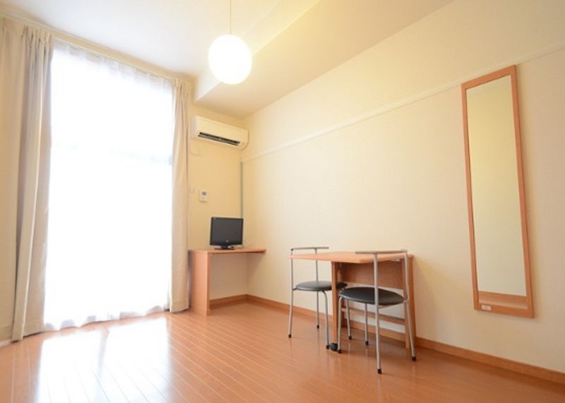 レオパレスドリヴォーンＭ 寝室