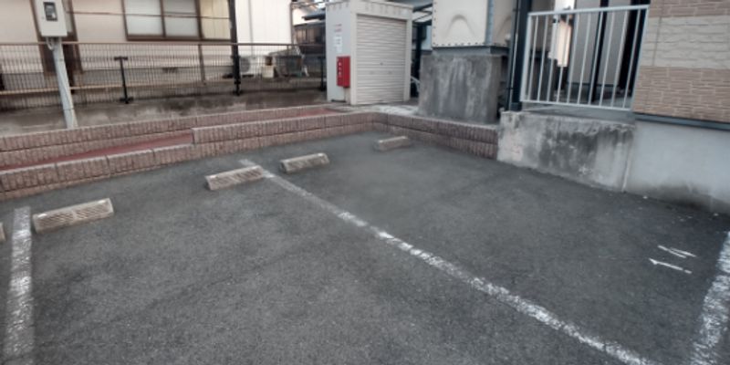 レオパレスプランティン美吉野 駐車場