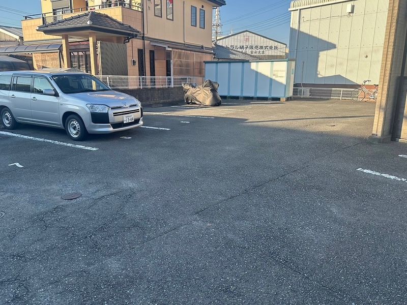レオパレスビクトル 駐車場