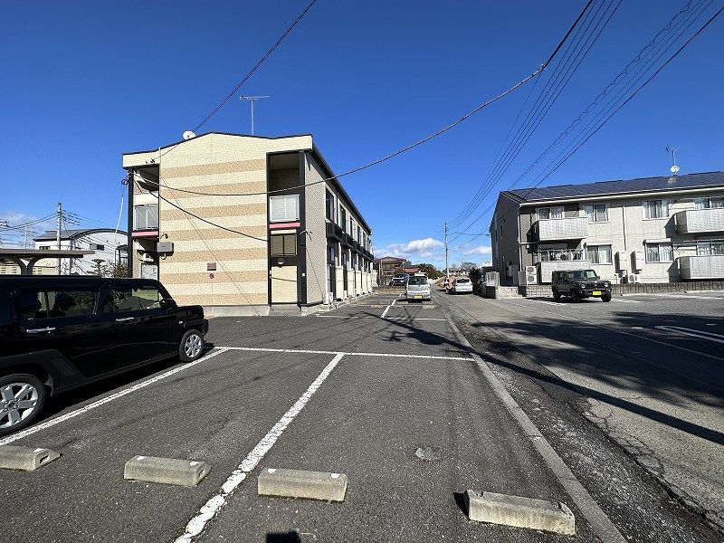 レオパレスエミライズ 駐車場