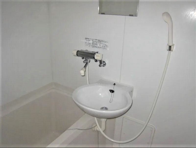 LEONEXT Saki Washroom