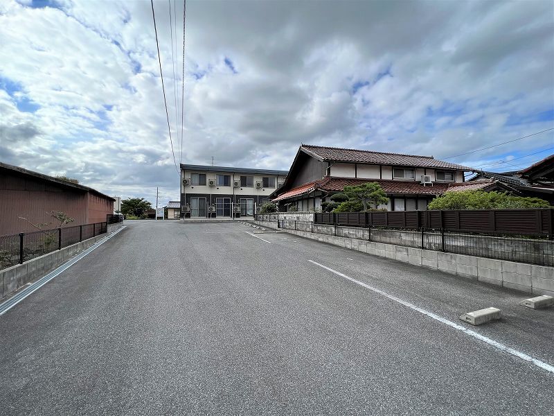 レオネクストコルデ 駐車場