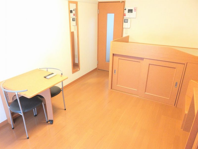 レオパレスフリーダム２００６ 居間
