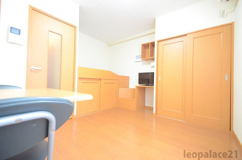 レオパレスタウンコート北田辺 居間