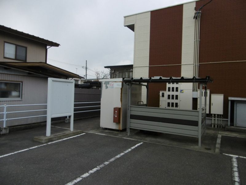 レオネクスト温泉町 駐車場