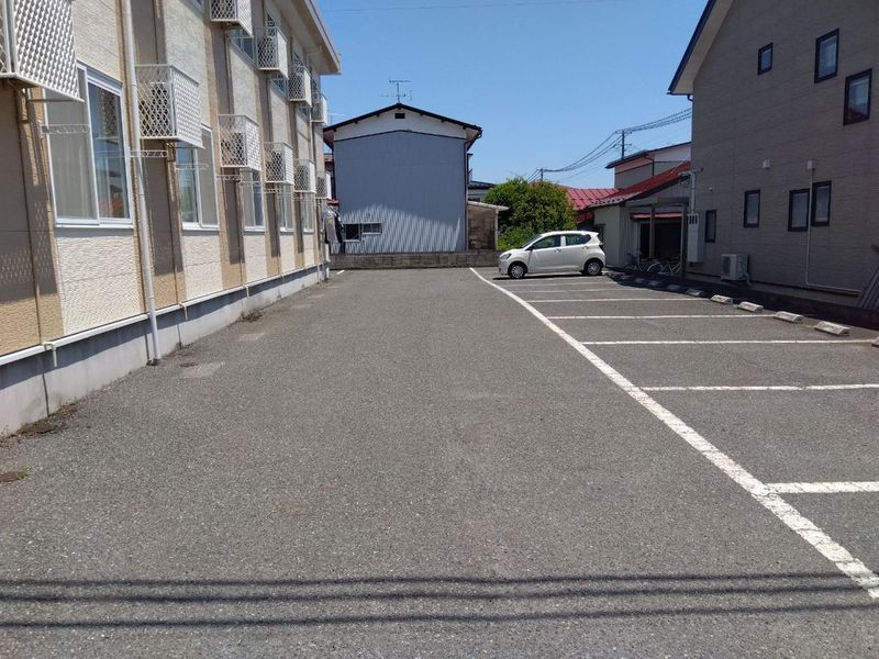 レオパレスグラン　バレー 駐車場