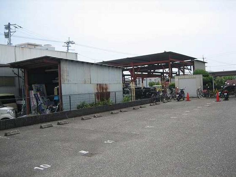 レオパレスハーモニーヒルズ 駐車場