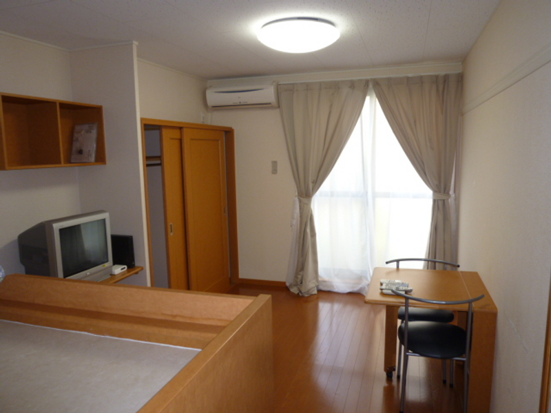 レオパレス楓 居間