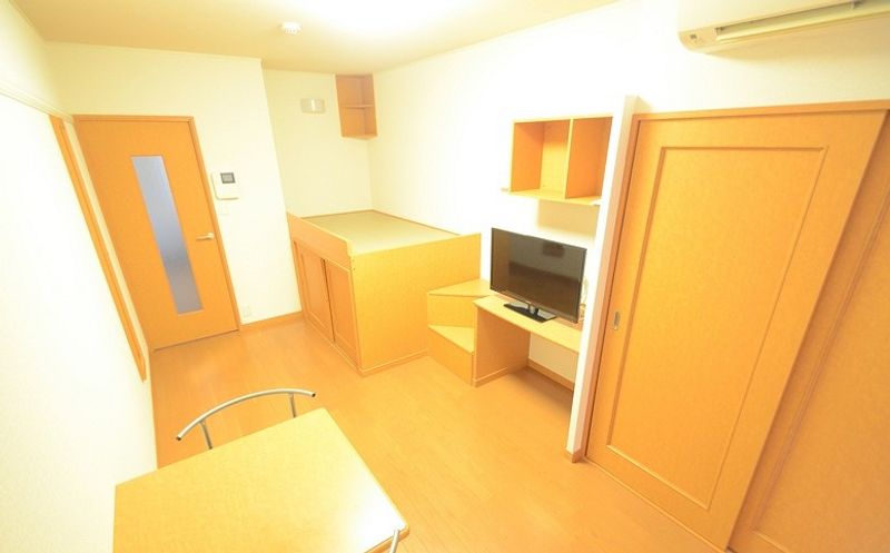 レオパレス紺屋町 居間