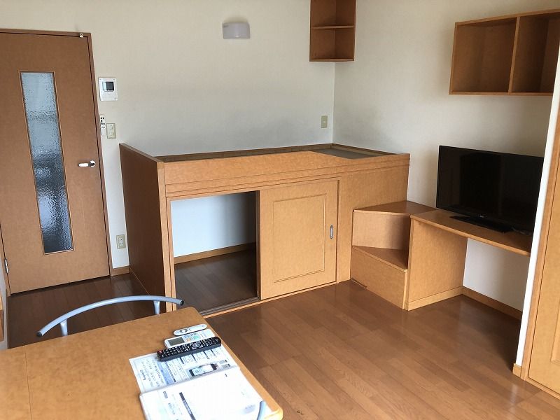 レオパレスビオトープ萩 居間