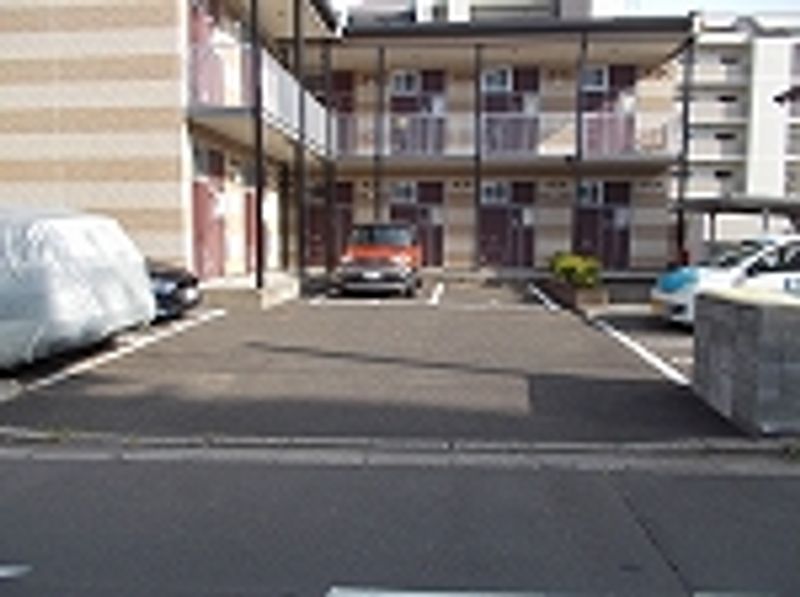 レオパレス上杉 駐車場