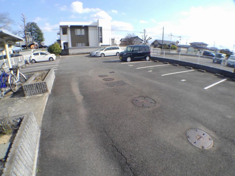 レオパレスボヌール 駐車場