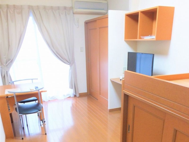 レオパレス三輪 居間