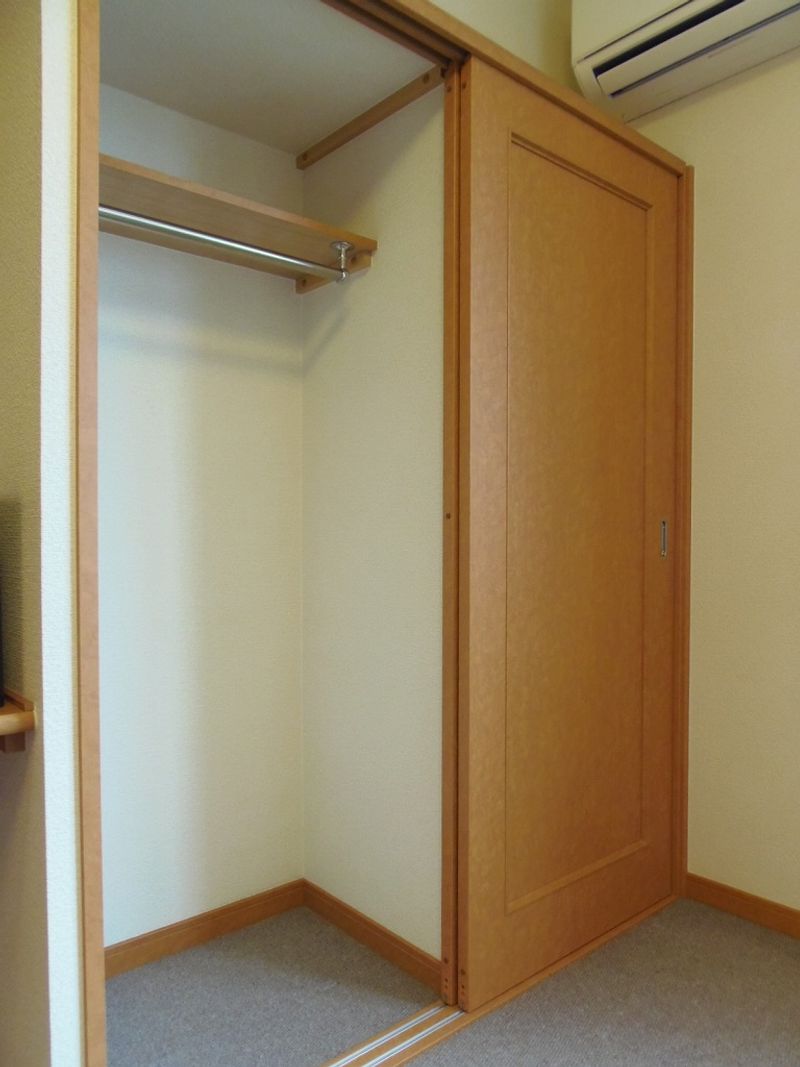 レオパレスパリエス 収納