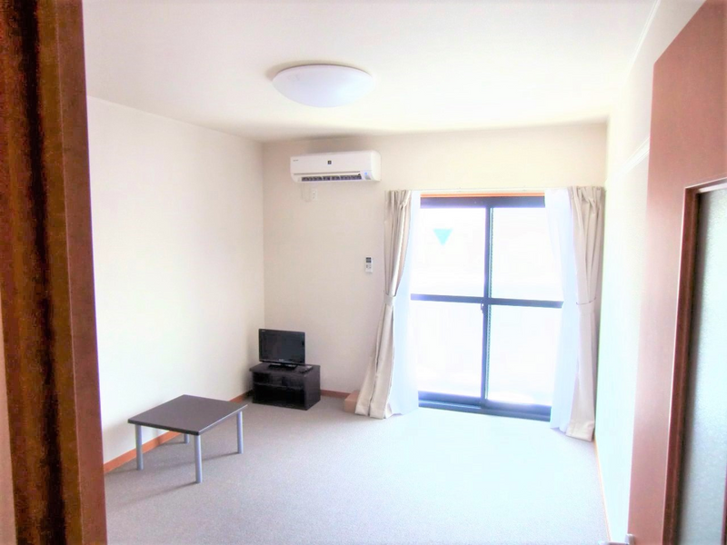 レオパレスターク 居間