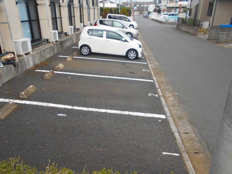 レオパレス貝塚 駐車場
