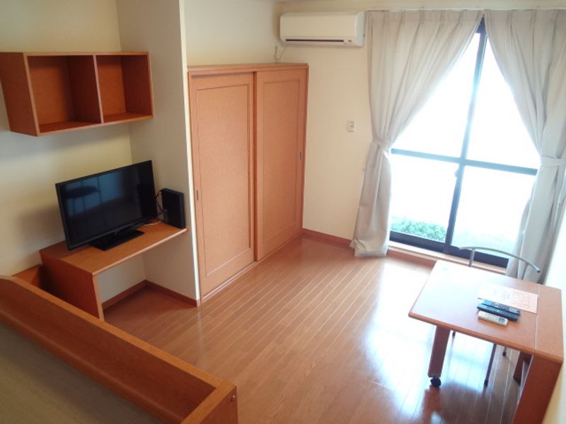 レオパレス船頭場 居間
