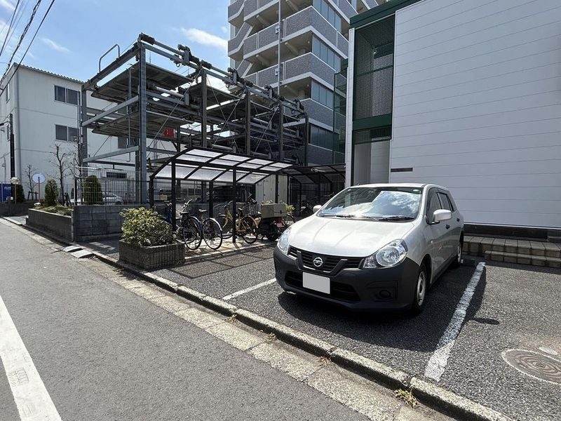 レオパレスベルポート 駐車場