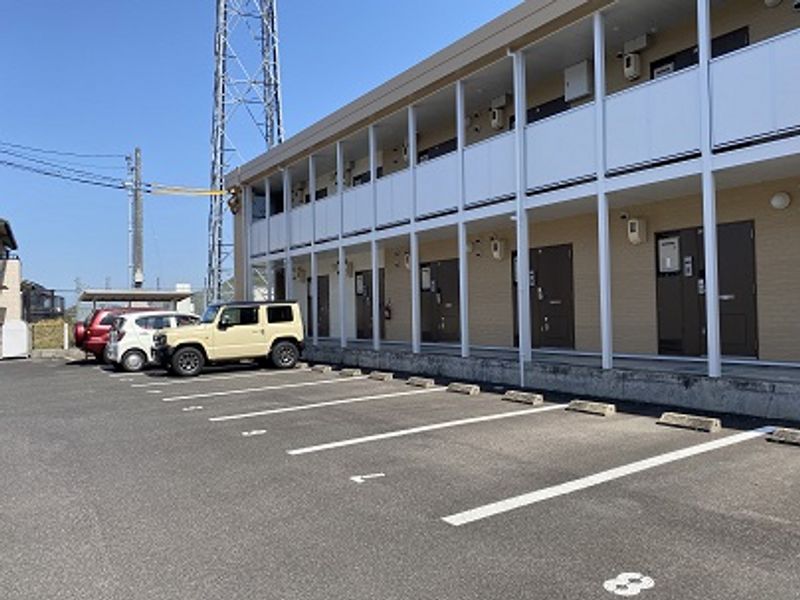 レオパレス香ヶ丘 駐車場