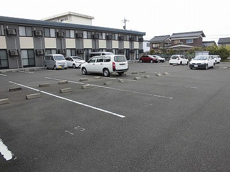 レオパレスＭＹ 駐車場