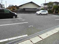 レオパレスヴィラナターレ 駐車場