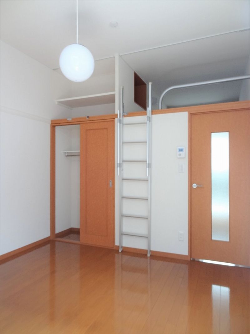 レオパレスパイナス松福 居間