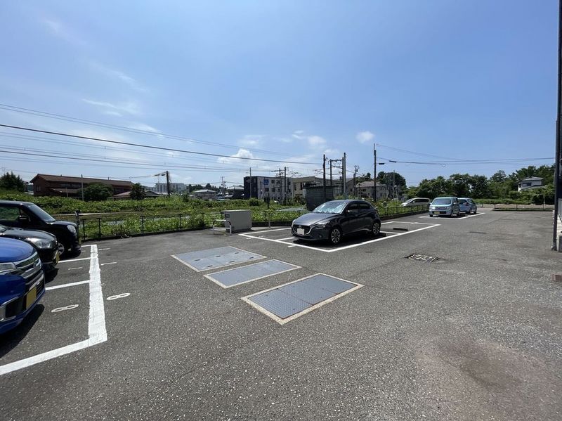 レオパレスあきは 駐車場