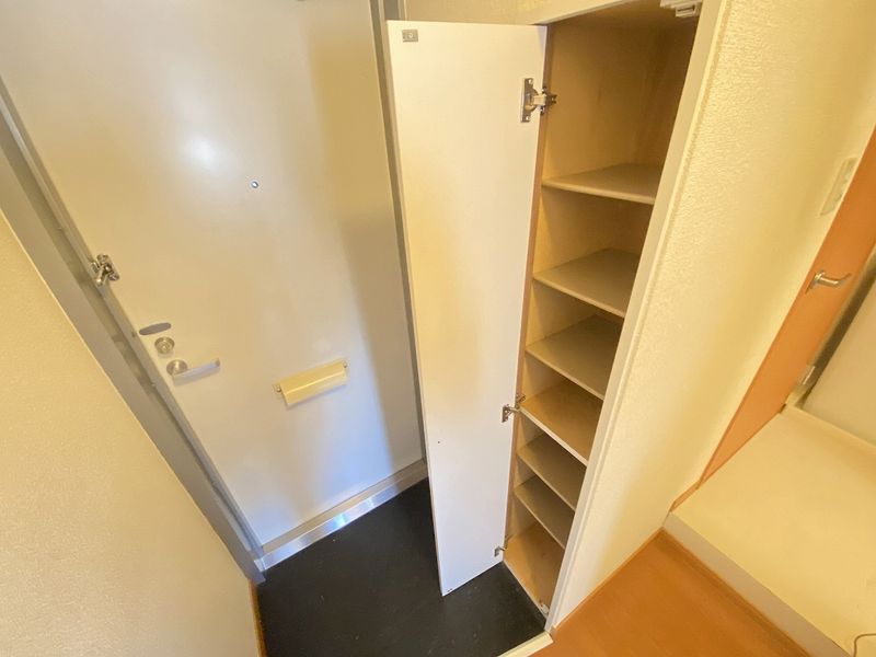 レオパレスステージ 玄関