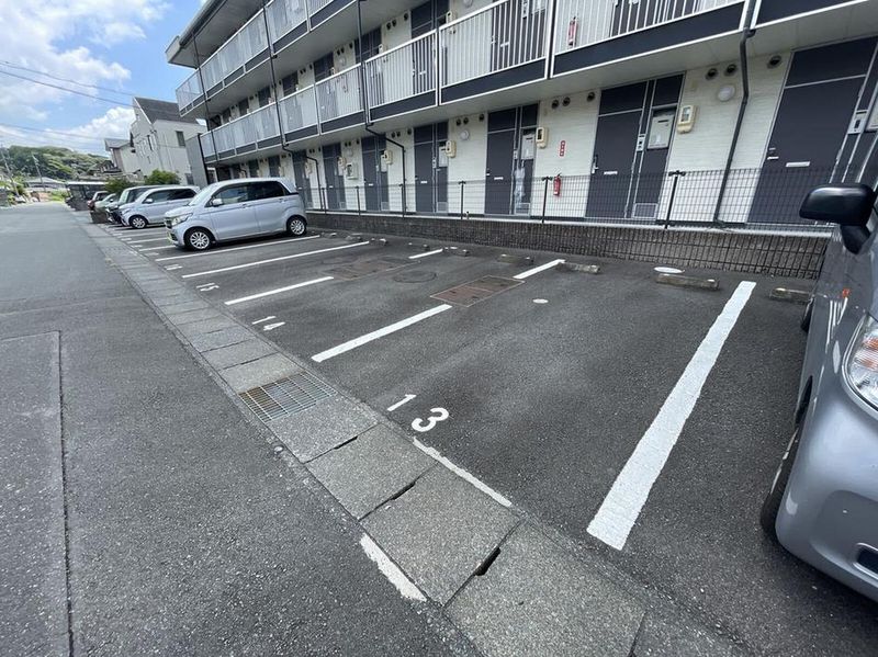 レオパレスＭＡＮＡＴＯ 駐車場