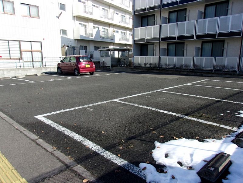 レオパレスカヴェルナ 駐車場