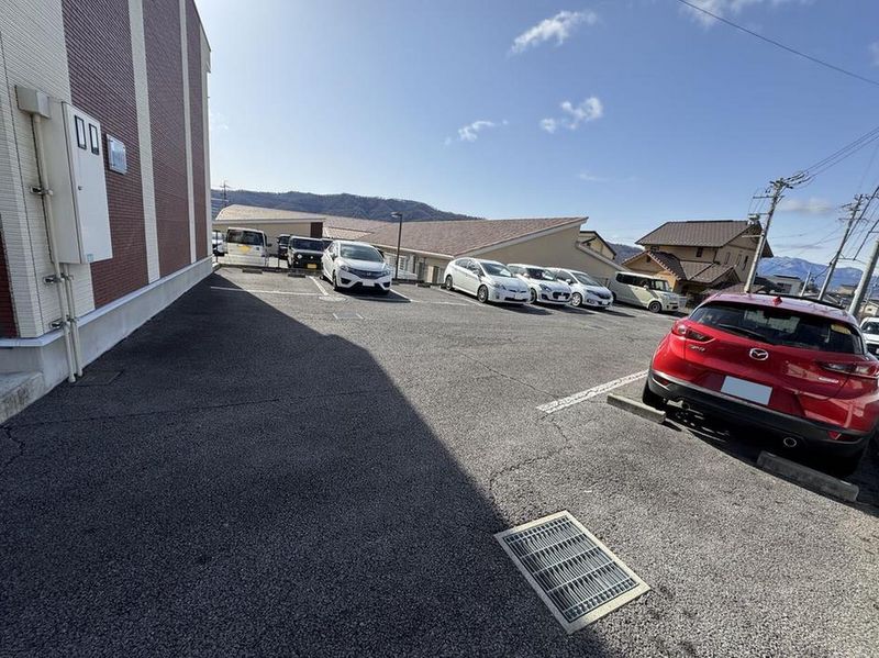 LEONEXT Orange Hills 停车场