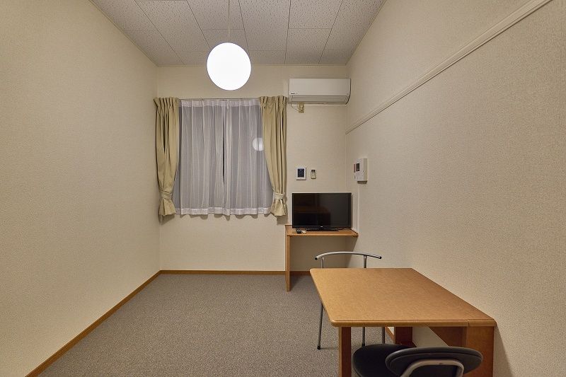 レオパレスあぶらや 居間