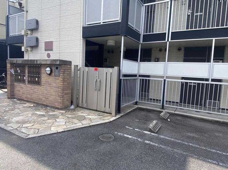 レオパレス八剱 エントランス