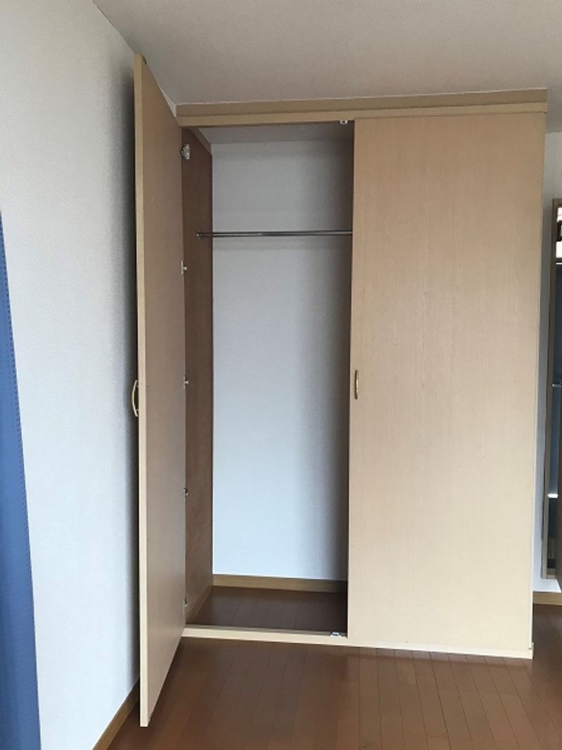 レオパレスリヴェール国母 収納