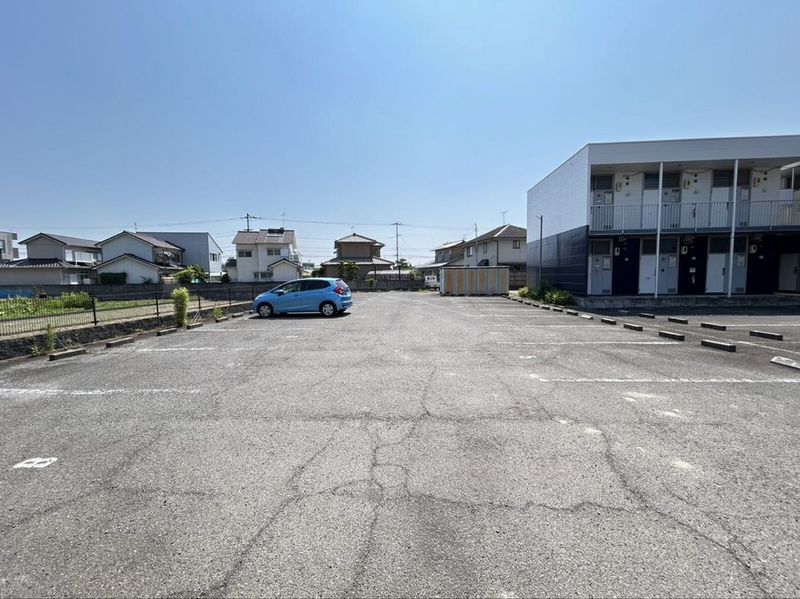 レオパレス川島 駐車場