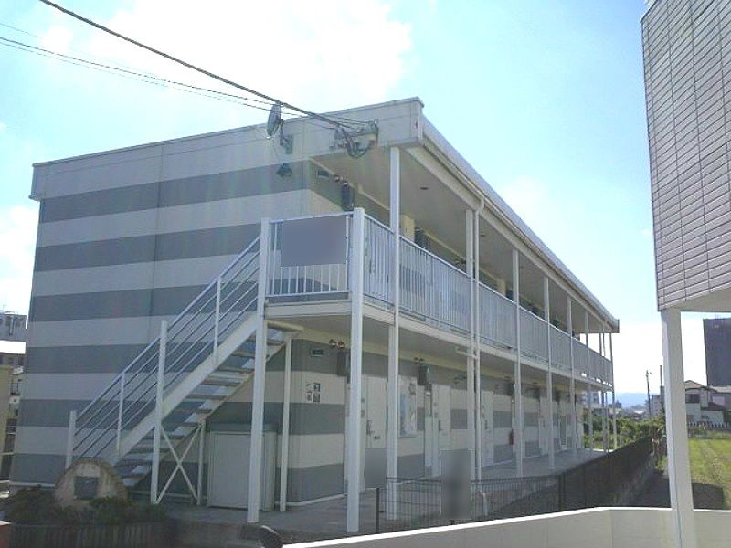 レオパレスウインドワード　金剛 玄関