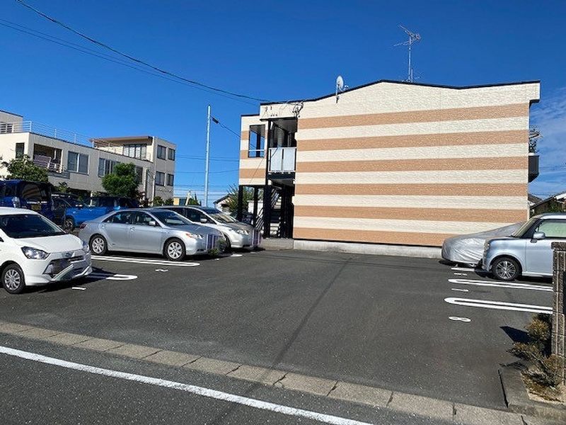 レオパレス蘭 駐車場