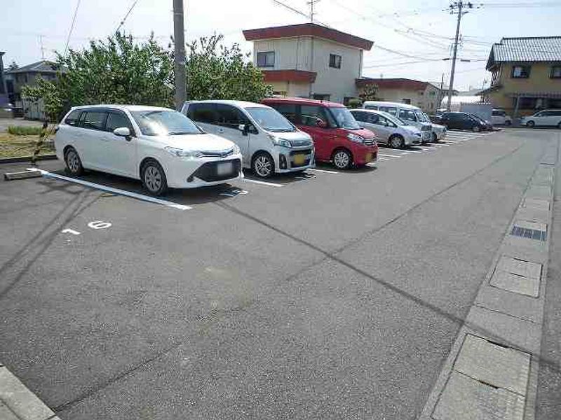 レオパレスノア 駐車場