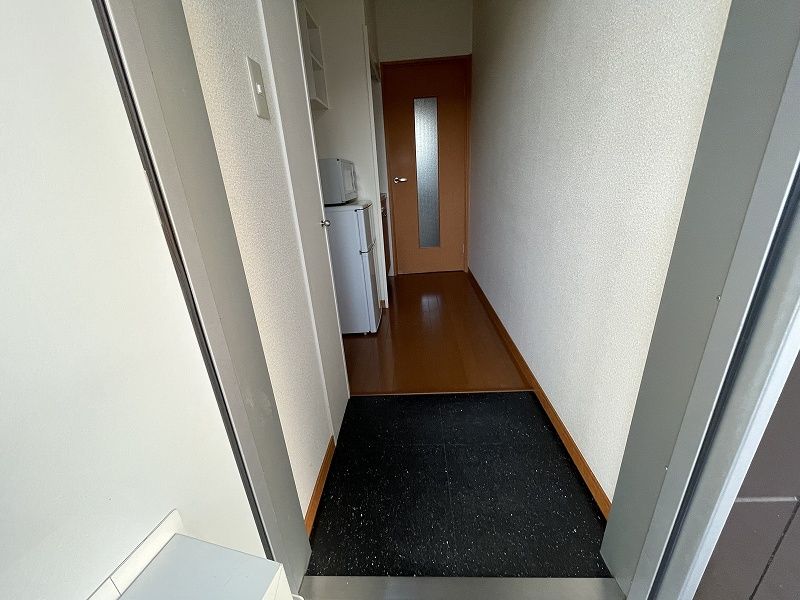 レオパレス光和 玄関