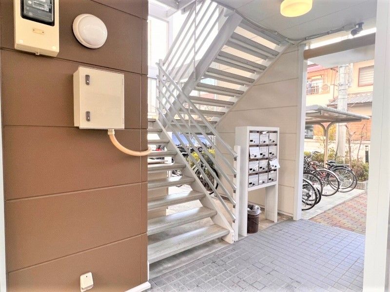 レオパレスブルーファン エントランス
