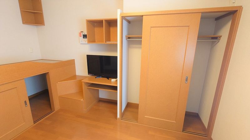 レオパレスアルクス　０８ 収納