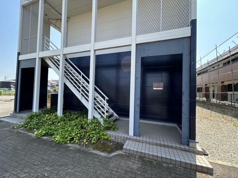 レオパレス川島 エントランス