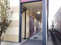 レオパレスドラゴン エントランス