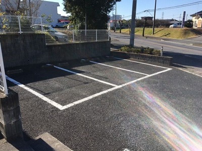 レオパレスコムティ 駐車場