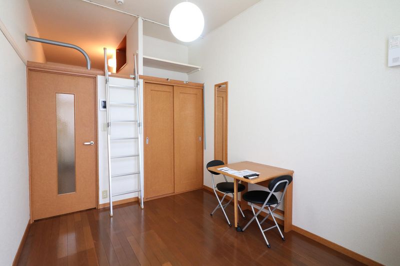 レオパレスみかげ 居間