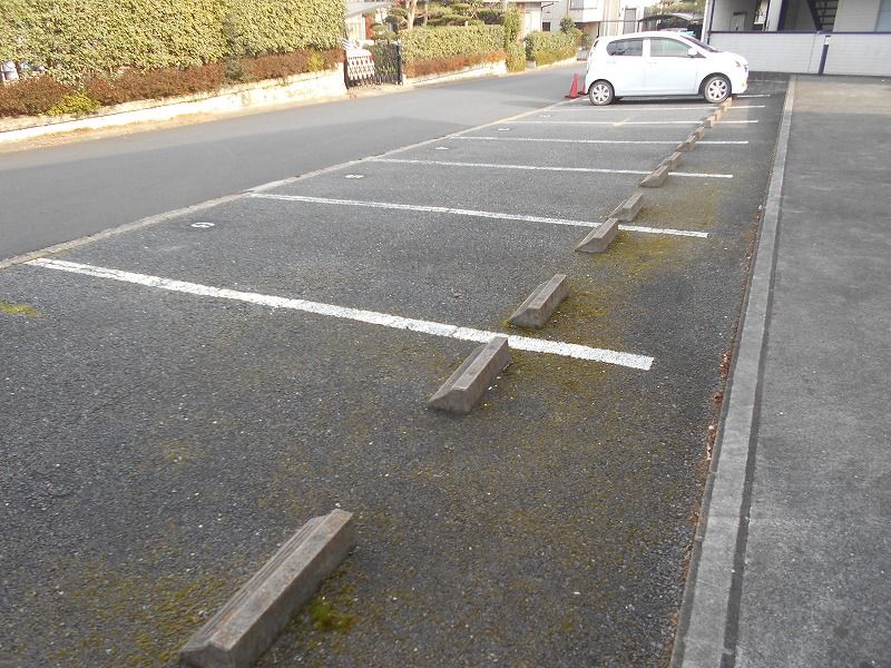 レオパレスアメジスト 駐車場