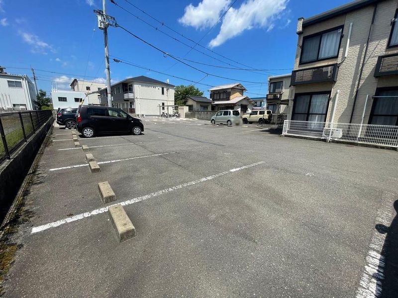レオパレスＳ　ＣＯＵＲＴ 駐車場