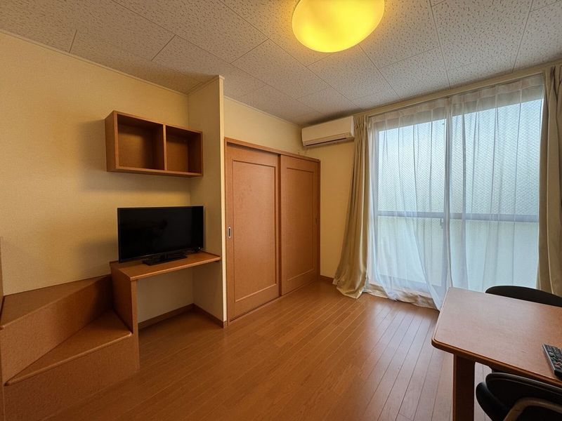 レオパレスグルヌーユ 居間