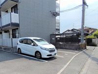 レオパレスヒルズハイネ 駐車場
